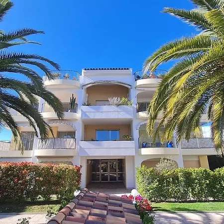 Апартаменты Cannes Marina Vue Sur Le Port Мандельё-ла-Напуль