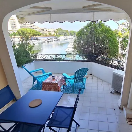 Апартаменты Cannes Marina Vue Sur Le Port Мандельё-ла-Напуль